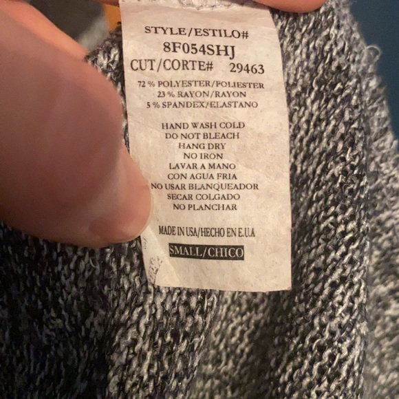 sweater - Picture 4 of 5